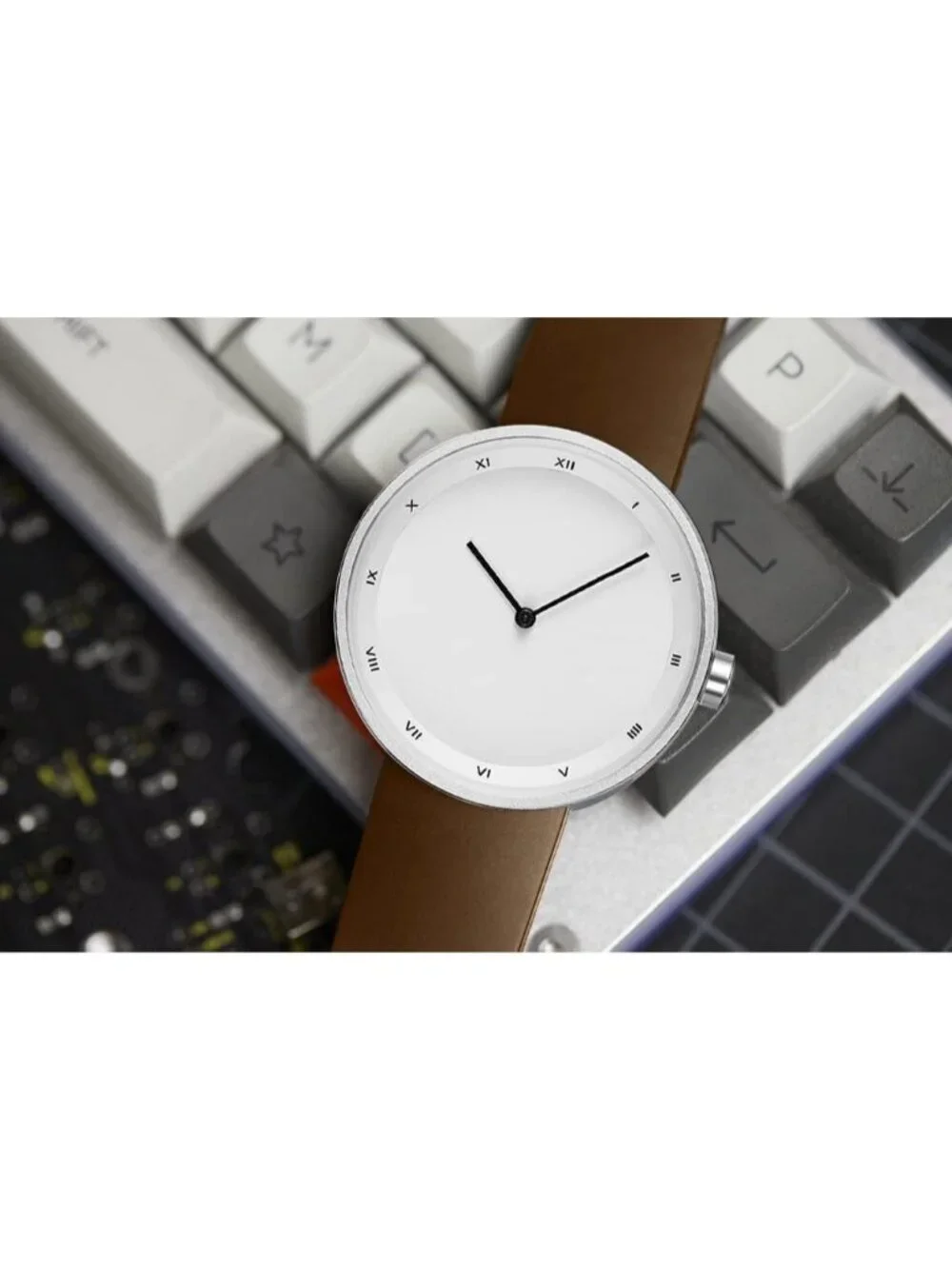 Men's Brown And White Analog Leather Band Ultra-Thin Minimalist Waterproof Watch